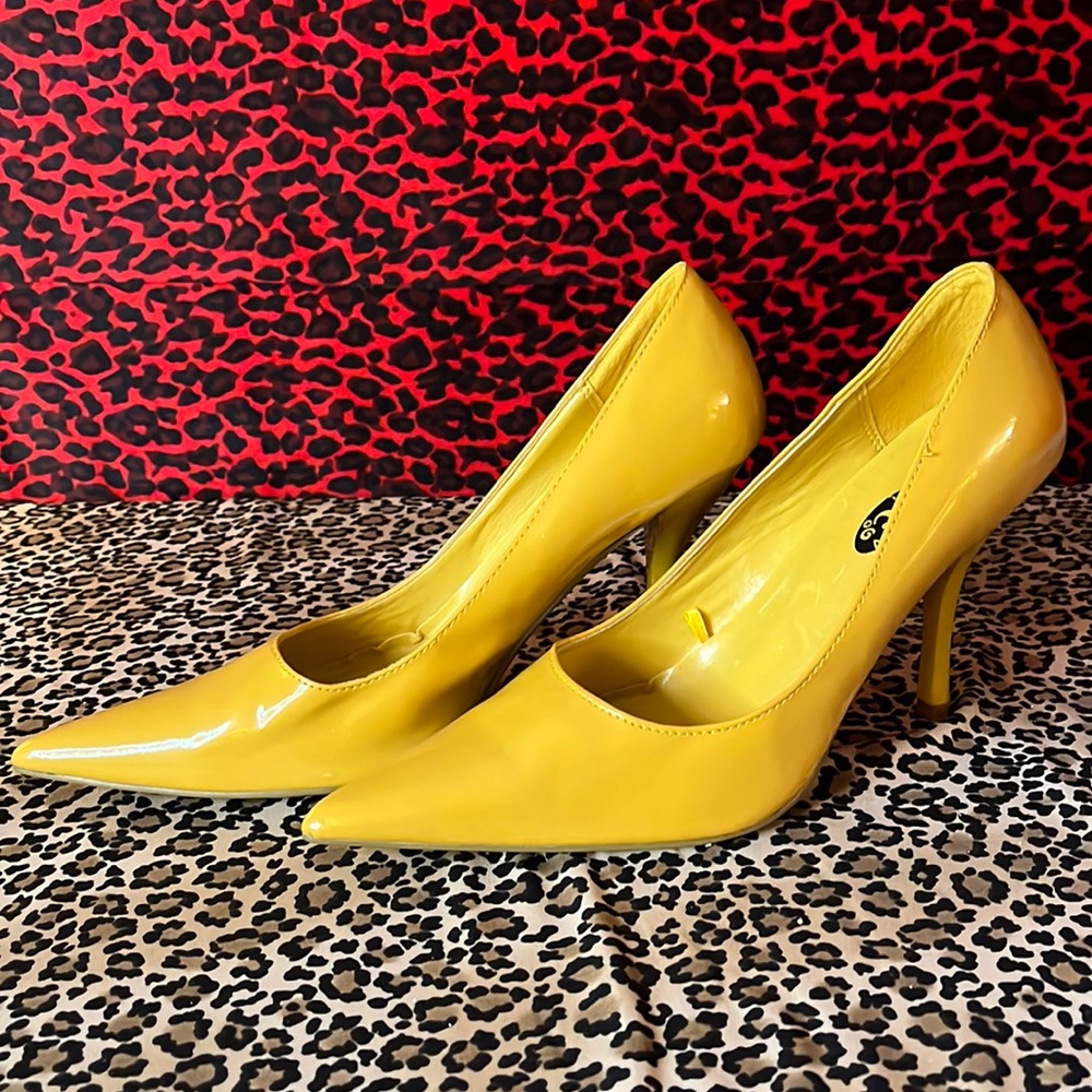 Rue 21 pointy-toed mustard stilettos